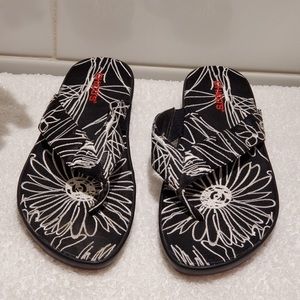 CHICO'S Black and White Floral Thong Flip Flops